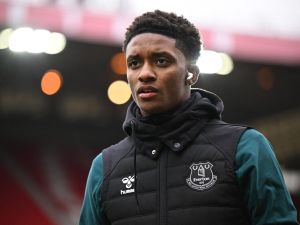 Everton's striker Demarai Gray arrives for the English Premier League football match between Nottingham Forest and Everton at The City Ground in Nottingham, central England, on March 5, 2023. (Photo by Oli SCARFF / AFP) 