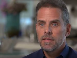 هانتر بايدن مهدد بالسجن 10 سنوات بسبب حيازة سلاح بشكل غير قانوني