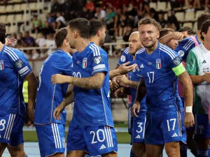 Italy's players celebrate after scoring a goal during the UEFA Euro 2024 group C qualification football match between North Macedonia and Italy, in Skopje, on September 9, 2023. (Photo by Robert ATANASOVSKI / AFP)