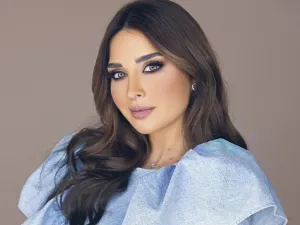 المذيعة اللبنانية لارا منيف