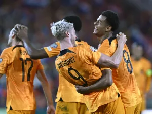 Netherlands' forward #08 Cody Gakpo (R) is congratulated by Netherlands' forward #09 Wout Weghorst (C) after scoring the Netherlands' second goal during the UEFA Euro 2024 football tournament group B qualification football match between the Netherlands and Greece at the Philips Stadium, in Eindhoven, on September 7, 2023. (Photo by JOHN THYS / AFP)