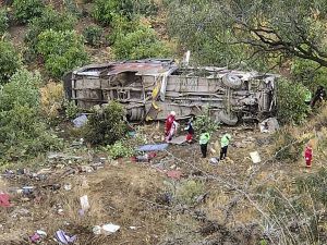25 قتيلا اثر سقوط حافلة بواد سحيق في البيرو