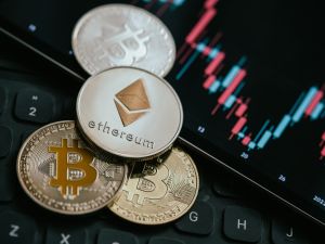 ما الفرق بين تداول الفوركس وتداول العملات الرقمية؟