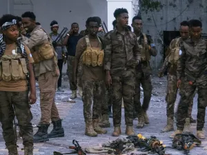 18 قتيلا وجريحا في انفجار سيارة مفخخة وسط الصومال