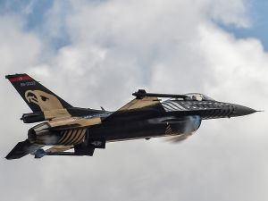 مقاتلة حربية تركية