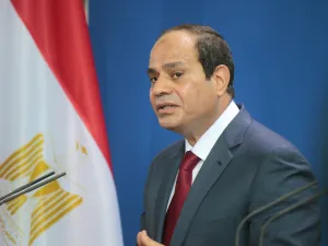 وقال السيسي أن فكرة تهجير الفلسطينيين إلى سيناء يعني جر مصر إلى حرب ضد إسرائيل
