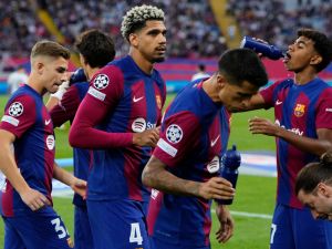 برشلونة مطالب بالمزيد (Photo by Pau BARRENA / AFP)