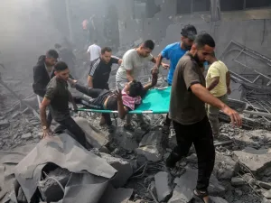 ينذر تواصل العدوان الاسرائيلي باوضاع ونتائج كارثية على اهالي القطاع المحاصر بعد نفاذ الوقود من المنازل والمشفيات وانقطاع المياه