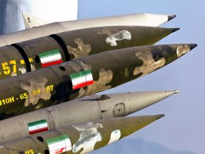 استقدمت اميركا سرب طائرات اف 16 فيما استنفرت ايران قواتها ووضعتها في وضع الهجوم