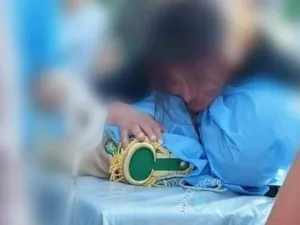 اهالي الضحايا يبكون ابناءهم- صورة عن تويتر