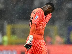 مايك مانيان (Photo by GABRIEL BOUYS / AFP)