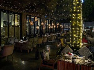 مطاعم شارع التحلية في جدة