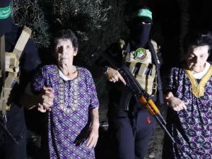 حماس تطلق سراح رهينتين رفضت اسرائيل استلامهما سابقا