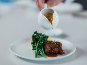 دناتا تتعاون مع موردين أستراليين لإعداد وجبات الطائرات