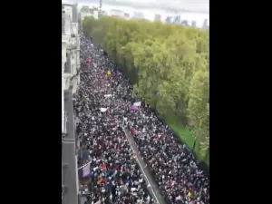 طوفان بشري في لندن يطالب بوقف فوري للنار في غزة