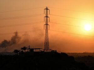 اشتباكات متواصلة شمال وجنوب قطاع غزة واسرائيل تقصف محيط مستشفى القدس