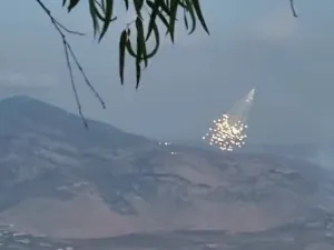 اسرائيل ترد بقصف مدفعي بعد اطلاق رشقة صاروخية جديدة عليها من جنوب لبنان