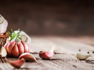 3 فوائد صحية لاستخدام الثوم كعلاج في حالات الحروب
