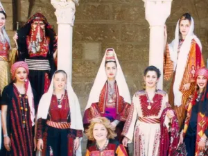 إكسسوارات المرأة الفلسطينية على مر التاريخ...أناقة تشير إلى تاريخ غني