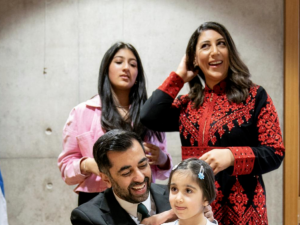 عائلة رئيس وزراء اسكتلندا حمزة يوسف