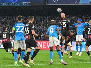 AC Milan's French defender Theo Hernandez goes for a header during the UEFA Champions League quarter-finals second leg football match between SSC Napoli and AC Milan on April 18, 2023 at the Diego-Maradona stadium in Naples. (Photo by Alberto PIZZOLI / AFP)