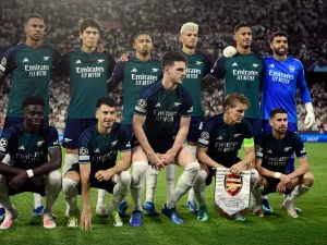 Arsenal players pose before the UEFA Champions League 1st round day 3 Group B football match between Sevilla FC and Arsenal at the Ramon Sanchez Pizjuan stadium in Seville on October 24, 2023. (Photo by CRISTINA QUICLER / AFP)