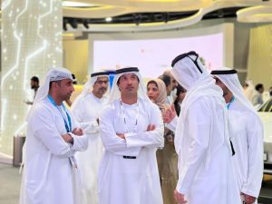 سعادة هلال المري يطّلع على أحدث ابتكارات دو في جيتكس 2023 