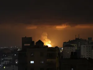 قصف اسرائيلي مكثف على قطاع غزة