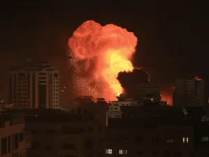 الاحتلال يستهدف بشكل متعمد المستشفيات وسيارات الإسعاف في قطاع غزة