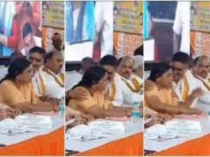 في الفيديو، يُظهر ساتيش غوتام وهو يضع يديه على أكتاف وظهر موكتا راجا