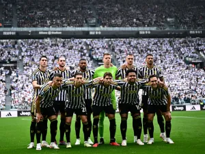 Juventus’ team pose before the Italian Serie A football match between Juventus and Lazio at the “Allianz Stadium” in Turin, on September 16, 2023. (Photo by MARCO BERTORELLO / AFP)