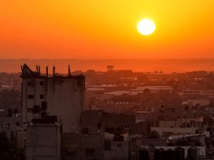 عشرات الشهداء مع مواصلة اسرائيل قصفها لغزة والسلطة تطالب بتحقيق دولي بمجزرة المستشفى