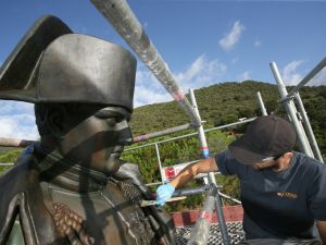 قبعة نابليون السوداء الشهيرة في مزاد علني في باريس