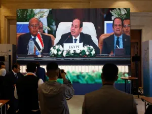 الرئيس المصري عبد الفتاح السيسي، خلال القائه كلمة في مؤتمر القاهرة للسلام