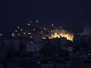 اسرائيل تضرب غزة بالفسفور الأبيض