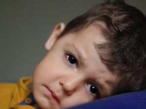 كيفية تهدئة الأطفال الذين عانوا من صدمات الحرب