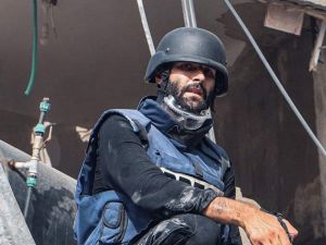 معتز عزايزة