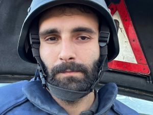 معتز عزايزة