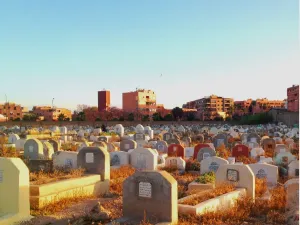 تفسير رؤية المقابر في المنام للمتزوجة