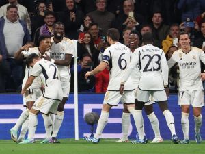 ريال مدريد يستضيف فالنسيا اليوم (Photo by Pierre-Philippe MARCOU / AFP)
