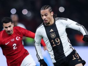 ليروي ساني (Photo by Ronny Hartmann / AFP)