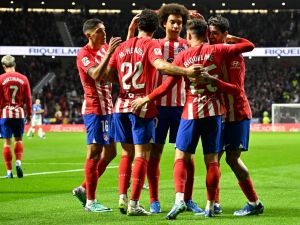 أتلتيكو مدريد يتطلع للالتحاق بركب الصدارة (Photo by JAVIER SORIANO / AFP)