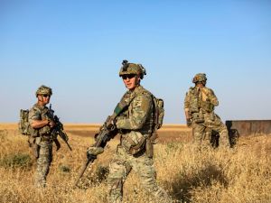 هجومان يستهدفان قاعدتين للقوات الاميركية في العراق بالتزامن مع زيارة بلينكن