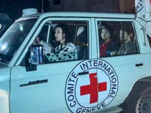 تواصل الافراج عن رهائن واسرى وادخال المساعدات لغزة في اليوم الثاني للهدنة