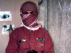 الملثم عماد عقل