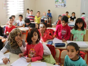 الأطفال السوريون في تركيا: أجيال محرومة من لغتها الأم