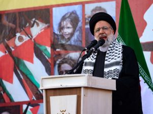 Raisi attends OIC summit in Riyadh on Israel-Hamas conflict. (Atta Kenare/ AFP)