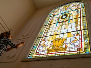 The teacher of stained glass restoration at the School Workshop of Havana, Mirell Vázquez (Photo by ADALBERTO ROQUE / AFP) stained glass windows