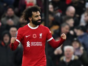 مدرب برينتفورد يسلط الضوء على أداء محمد صلاح