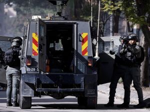 استشهاد فلسطيني واصابة اثنين برصاص القوات الاسرائيلية قرب رام الله